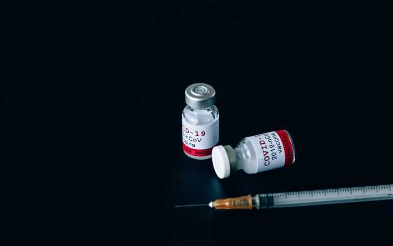 Tri vrste vakcina protiv koronavirusa na lageru, odluka o vakcinaciji isključivo na građanima