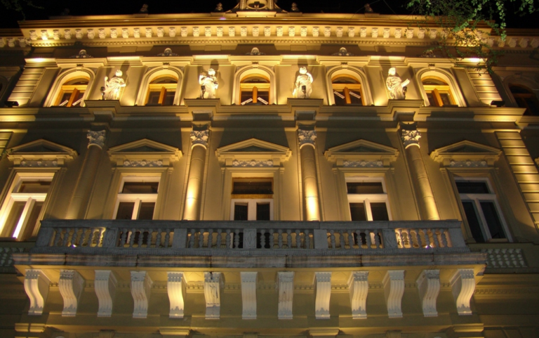 Narodni muzej ZR nocu