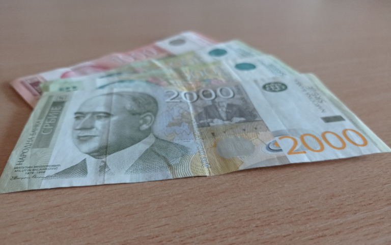 Od danas isplata 30 evra – prvi penzioneri