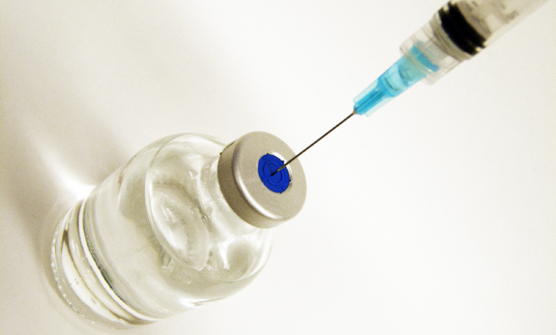 Doza vakcine i špric