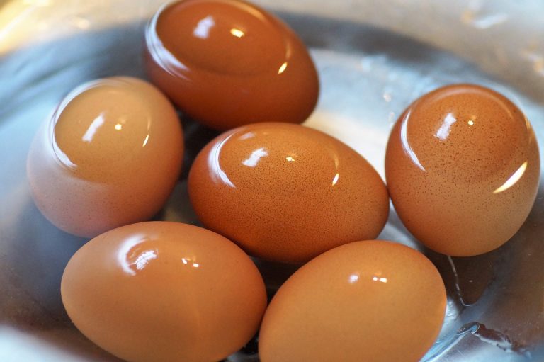 Kako lako oljuštiti kuvano jaje