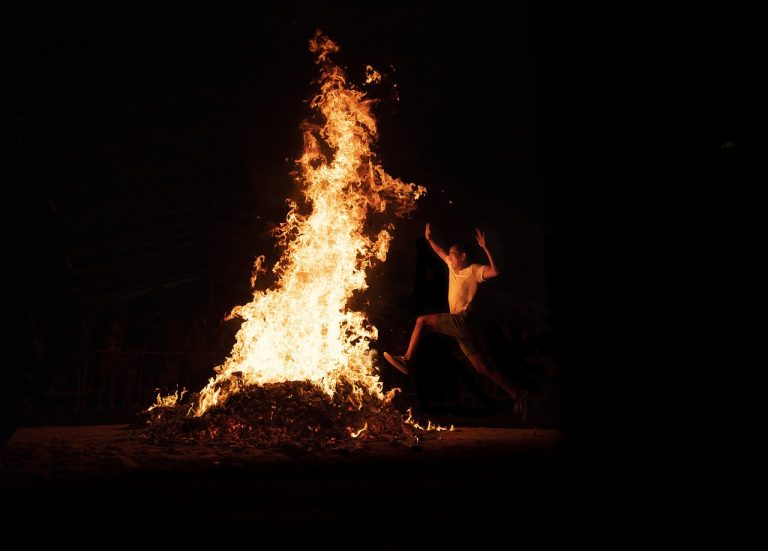 Ivandan u Mužlji – takmičenje u kuvanju paprikaša i preskakanje ivandanske vatre