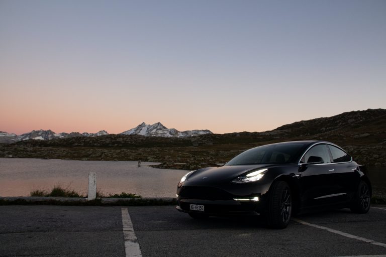 Tesla povlači vozila zbog neispravnog sistema