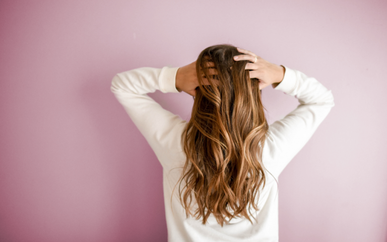 Jednostavan piling za kosu koji sprečava mašćenje