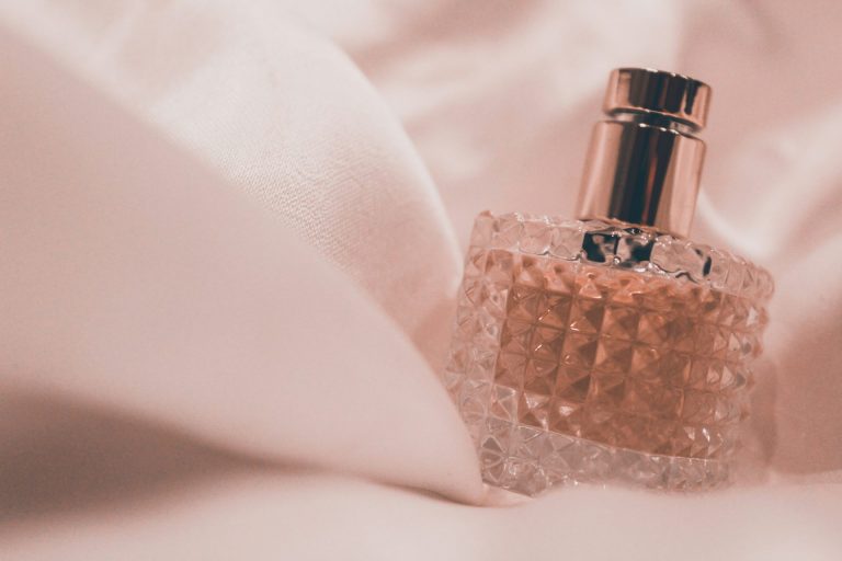 Kako da vam parfem traje duže na koži