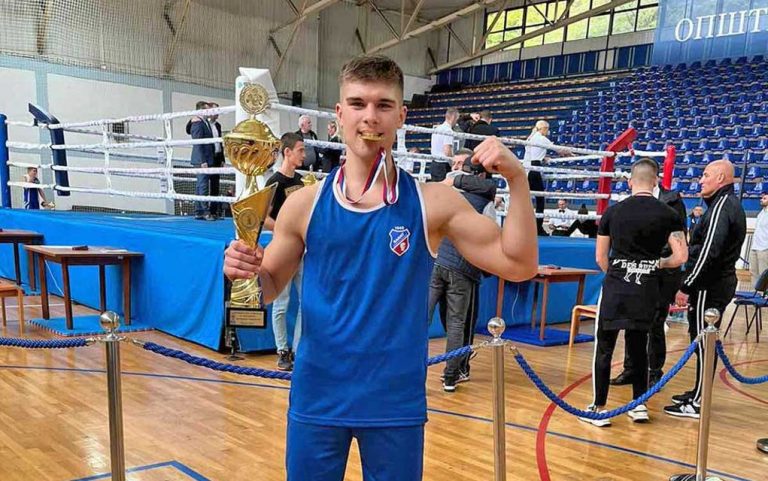Dario Tomić je najbolji bokser u Zrenjaninu