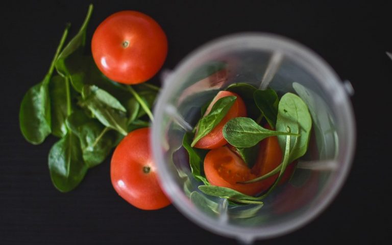 Spanać i paradajz zajedno u čaši? Mišići će biti zahvalni